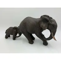 Home Sweet Home Beeld jonge olifant duwt Olifant bruin 40x20x12cm polyresin | CT-125 |