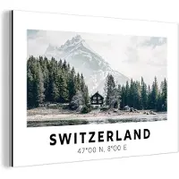 MuchoWow Wanddecoratie Metaal - Aluminium Schilderij Industrieel - Zwitserland - Berg - Chalet - Groen - 90x60 cm - Dibond - Foto op aluminium - Industriële muurdecoratie - Voor de woonkamer/slaapkamer