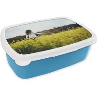 MuchoWow Broodtrommel Blauw - Lunchbox - Brooddoos - Meisje rent door een veld met gele bloemen - 18x12x6 cm - Kinderen - Jongen