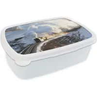MuchoWow Broodtrommel Wit - Lunchbox - Brooddoos - Een stoomlocomotief met erg veel stoom - 18x12x6 cm - Volwassenen
