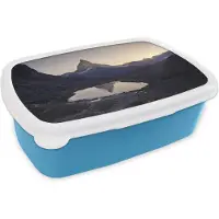 MuchoWow Broodtrommel Blauw - Lunchbox - Brooddoos - De Matterhorn en de Riffelsee bij zonsopkomst in Zwitserland - 18x12x6 cm - Kinderen - Jongen