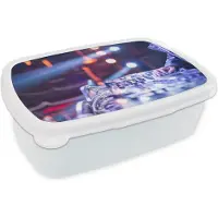 MuchoWow Broodtrommel Wit - Lunchbox - Brooddoos - DJ achter een mengpaneel - 18x12x6 cm - Volwassenen