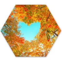 MuchoWow Hexagon wanddecoratie - Kunststof Wanddecoratie - Hexagon Schilderij - Bomen - Herfst - Hartje - Natuur - Oranje - Hart - 120x103 cm