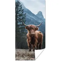 PosterMonkey Poster Schotse hooglander - Berg - Landschap - Bomen - Koe - Natuur - 20x40 cm