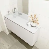 Mondiaz olan 120 cm toiletmeubel linen. Lex wastafel talc links 1 kraangat