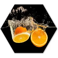 MuchoWow Hexagon wanddecoratie - Kunststof Wanddecoratie - Hexagon Schilderij - Sinaasappel - Stilleven - Water - Zwart - Fruit - 37x32 cm - Kerstdecoratie in huis - Kerstmis