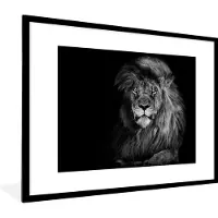 PosterMonkey Fotolijst incl. Poster Zwart Wit- Leeuw - Ogen - Oranje - Zwart wit - Dieren - Portret - 80x60 cm - Posterlijst