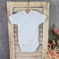 Babidu Romper 1157, wit overslag, k.mouw 62