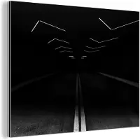 MuchoWow Wanddecoratie Metaal - Aluminium Schilderij Industrieel - Zwart - Wit - Weg - Tunnel - 80x60 cm - Dibond - Foto op aluminium - Industriële muurdecoratie - Voor de woonkamer/slaapkamer
