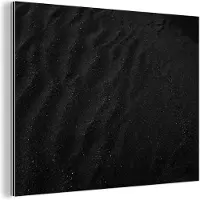 MuchoWow Wanddecoratie Metaal - Aluminium Schilderij Industrieel - Zand - Zwart - Wit - Strand - 80x60 cm - Dibond - Foto op aluminium - Industriële muurdecoratie - Voor de woonkamer/slaapkamer