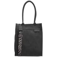 Zebra trends Shopper Merel Zwart
