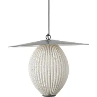 Gubi buiten hanglamp Satellite, 57x36cm, zwart/crèmewit Satellite, crème / amber, Aluminium, Design