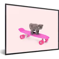 PosterMonkey Fotolijst - Posters - Poes - Kitten - Dieren - Skateboard - Roze - 40x30 cm - Woondecoratie - Poster met frame