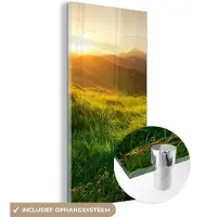 MuchoWow - Glasschilderij - Gras - Bergen - Zon - Natuur - Foto op glas - Wanddecoratie - Schilderij glas - 60x120 cm - Acrylglas - Muurdecoratie - Glasschilderij natuur