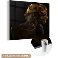 MuchoWow Glasschilderij 80x60 cm - Schilderij acrylglas - Vrouwen - Hoofddoek - Goud - Luxe - Foto op glas - Schilderijen
