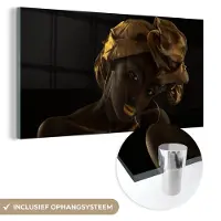 MuchoWow Glasschilderij 120x60 cm - Schilderij acrylglas - Vrouwen - Hoofddoek - Goud - Luxe - Foto op glas - Schilderijen