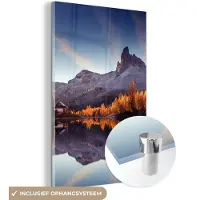 MuchoWow Glasschilderij Natuur - Schilderij glas - Bergen - Herfst - Meer - Landschap - Foto op glas - Kamerdecoratie - 40x60 cm - Woonkamer - Wanddecoratie glas