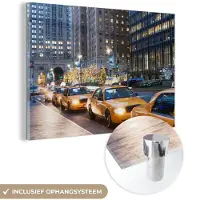 MuchoWow Glasschilderij 60x40 cm - Schilderij acrylglas - New York - Taxi - Nacht - Foto op glas - Schilderijen
