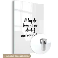 MuchoWow Glasschilderij 90x120 cm - Schilderij acrylglas - Tekst - Tuin - Quotes - Ik loop de tuin uit en sluit af met een hekje - Foto op glas - Schilderijen