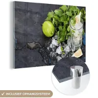 MuchoWow Glasschilderij 90x60 cm - Schilderij acrylglas - Cocktail - Mojito - Ijsblokjes - Foto op glas - Schilderijen