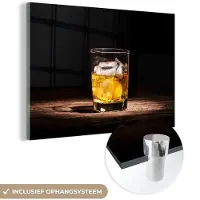 MuchoWow Glasschilderij 180x120 cm - Schilderij acrylglas - Whiskey - Alcohol - Glas - Foto op glas - Schilderijen