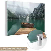 MuchoWow Glasschilderij 180x120 cm - Schilderij acrylglas - Mist - Sneeuw - Berg - Boot - Foto op glas - Schilderijen