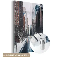 MuchoWow Glasschilderij 120x160 cm - Schilderij acrylglas - New York - Sneeuw - Manhattan - Winter - Straat - Foto op glas - Schilderijen