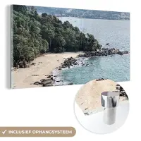 MuchoWow Glasschilderij 40x20 cm - Schilderij acrylglas - Strand - Zomer - Bomen - Zee - Foto op glas - Schilderijen