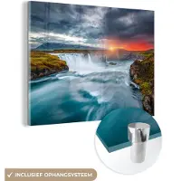 MuchoWow Glasschilderij - Schilderij natuur - Berg - Landschap - Waterval - Zonsondergang - Glazen schilderij - Foto op glas - Wanddecoratie - Acrylglas - 80x60 cm - Muurdecoratie