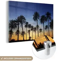 MuchoWow - Glasschilderij - Foto op glas - Palmboom - Zon - Strand - Acrylglas - 90x60 cm - Wanddecoratie glas - Muurdecoratie - Glasschilderij strand - Slaapkamer
