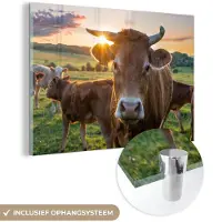 MuchoWow - Glasschilderij - Foto op glas - Koeien - Zonsondergang - Natuur - Dieren - Koe - Schilderij op glas - Acrylglas - Kamer decoratie - 90x60 cm - Wanddecoratie