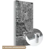 MuchoWow Glasschilderij zwart wit - Muur - Baksteen - Cement - Beton - Zwart - Wit - 60x120 cm - Schilderij glas - Kamer decoratie