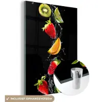 MuchoWow Glasschilderij 120x160 cm - Schilderij acrylglas - Fruit - Water - Zwart - Stilleven Aardbei - Kiwi - Foto op glas - Schilderijen