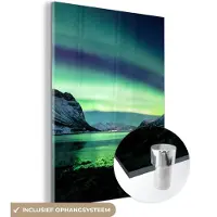 MuchoWow Glasschilderij 90x120 cm - Schilderij acrylglas - Noorderlicht - Noorwegen - IJs - Geel - Berg - Water- Sneeuw - Foto op glas - Schilderijen