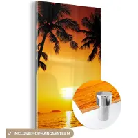 MuchoWow Glasschilderij - Glazen schilderij - Strand - Zee - Zonsondergang - Palmboom - Tropisch - Foto op glas - Schilderij zonsondergang - Acrylglas - 40x60 cm