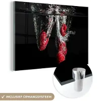 MuchoWow Glasschilderij 180x120 cm - Schilderij acrylglas - Frambozen - Fruit - Stilleven - Water - Zwart - Rood - Foto op glas - Schilderijen