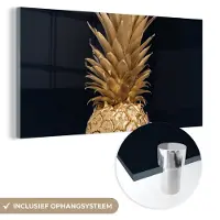 MuchoWow Glasschilderij 40x20 cm - Schilderij acrylglas - Ananas - Goud - Verf - Zwart - Fruit - Luxe - Foto op glas - Schilderijen