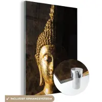 MuchoWow Glasschilderij - Foto op glas - Buddha beeld - Goud - Boeddha - Spiritueel - Schilderij glas - Wanddecoratie - 120x160 cm - Acrylglas - Glasschilderij binnen - Muurdecoratie