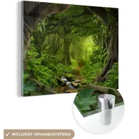 MuchoWow - Glasschilderij - Schilderij glas - Jungle - Rivier - Boom - Groen - Stenen - Foto op glas - Acrylglas - Schilderijen woonkamer - 160x120 cm - Wanddecoratie - Muurdecoratie
