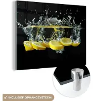 MuchoWow Glasschilderij 160x120 cm - Schilderij acrylglas - Citroen - Fruit - Geel - Stilleven - Water - Foto op glas - Schilderijen