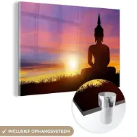 MuchoWow Glasschilderij - Buddha beeld - Silhouette - Zonsondergang - Spiritueel - Schilderijen woonkamer - Foto op glas - Acrylglas - 120x80 cm - Wanddecoratie - Schilderij glas