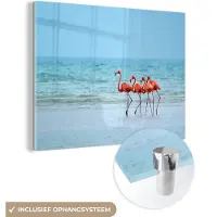 MuchoWow Glasschilderij 120x90 cm - Schilderij acrylglas - Vier flamingo's staan op het strand - Foto op glas - Schilderijen