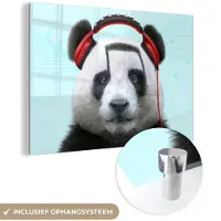 MuchoWow Glasschilderij 180x120 cm - Schilderij acrylglas - Panda - Koptelefoon - Dier - Muzieknoten - Rood - Foto op glas - Schilderijen