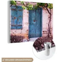 MuchoWow Glasschilderij 120x90 cm - Schilderij acrylglas - Vintage - Deur - Huis - Blauw - Boom - Foto op glas - Schilderijen