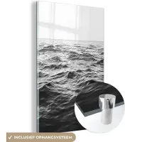 MuchoWow Glasschilderij 120x180 cm - Schilderij acrylglas - Zee - Water - Natuur - Zwart wit - Foto op glas - Schilderijen