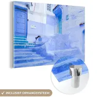 MuchoWow Glasschilderij 180x120 cm - Schilderij acrylglas - Straat - Blauw - Deuren - Architectuur - Foto op glas - Schilderijen