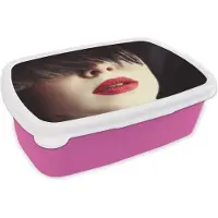MuchoWow Broodtrommel Roze - Lunchbox - Brooddoos - Vrouw - Lippen - Rood - Portret - 18x12x6 cm - Kinderen - Meisje