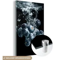 MuchoWow Glasschilderij 60x90 cm - Schilderij acrylglas - Blauwe bessen - Fruit - bes - Stilleven - Water - Zwart - Foto op glas - Schilderijen