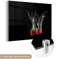 MuchoWow Glasschilderij 90x60 cm - Schilderij acrylglas - Aardbeien - Fruit - Water - Zwart - Rood - Foto op glas - Schilderijen