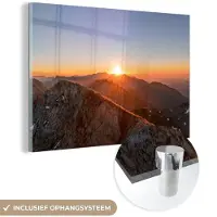 MuchoWow Glasschilderij 30x20 cm - Schilderij acrylglas - Berg - Landschap - Zon - Foto op glas - Schilderijen